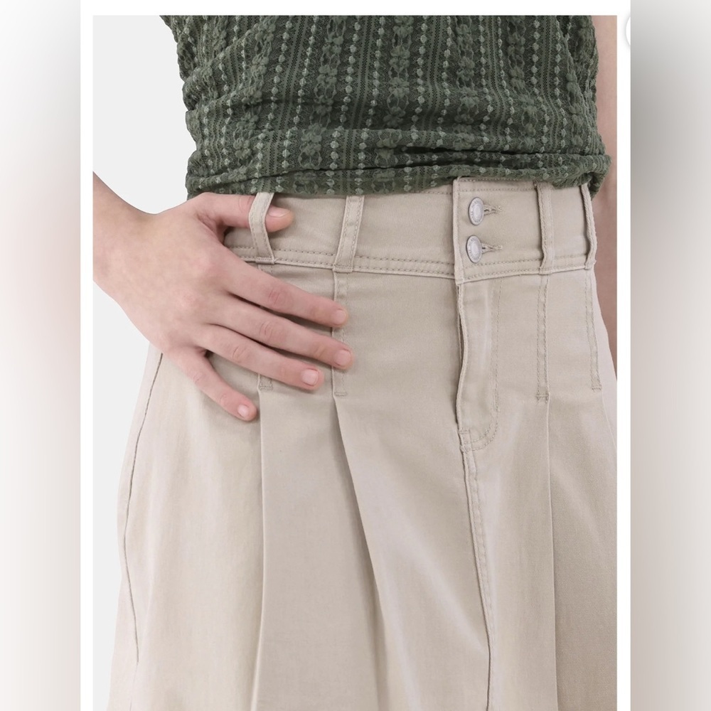 NEW KHAKI PLEATED MINI SKIRT SO SOFT STRETCH COTTON SPANDEX SZ M